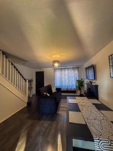 Newly Refurbished Home fit for to 7 family members, Groups, Contractors Centre of Bradley Stoke