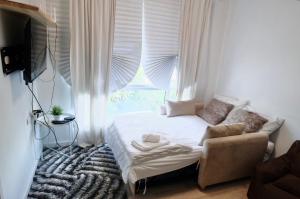 7min BKK airport - free pick up - malls nearby