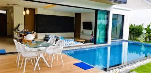 01 - Beach Villa Retreat