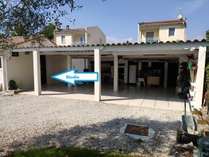 Appartements Charmant studio climatise avec parking, terrasse et piscine : photos des chambres