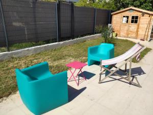 Appartements Charmant studio climatise avec parking, terrasse et piscine : Studio avec Vue sur Jardin