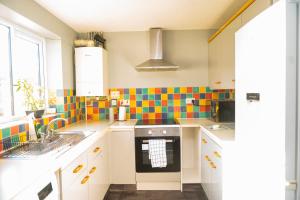 Newly Refurbished Home fit for to 7 family members, Groups, Contractors Centre of Bradley Stoke