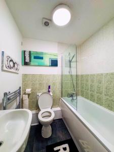 Newly Refurbished Home fit for to 7 family members, Groups, Contractors Centre of Bradley Stoke