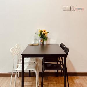 28# Yellow Bloom Cottage - Mount Austin, JB