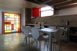 Masia Botargo 9 hab, 8 baños, piscina, porche