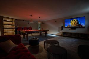 Villa Blue Ivy with Heated Pool