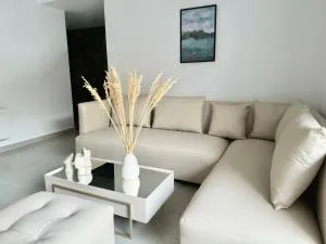 Elegant, pool, 2 bedroom, gym - Manta