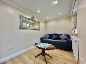 Cosy Stylish Guest House with Private Patio and Gym Gear