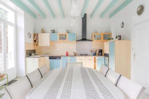Maisons de vacances L-Embrun - T5 - Wifi - Acces a la mer : photos des chambres