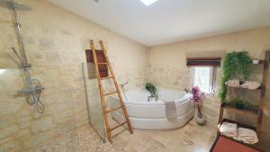 Gîte de Pied Chapel - Piscine, spa et pleine nature