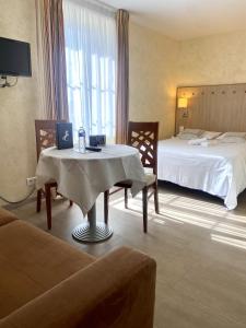 Logis Hôtel & Restaurant Le Cheval Blanc et Clovis