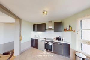 Duplex Traversière Spacious 100m from the Port 4 Guests