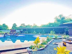 F1 Green Meadows Resort