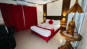 Red Palm Inn balcony room with Netflix - Ormoc