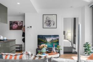 Imagine Marco 1 Bedroom 2 Beds apartment With a Pool Cinema Gym near CBD, Crown Casino & Exhibition centre