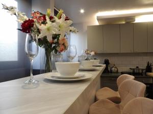 City Convenience, Calm Comfort-- A Stylish One-Bedroom Retreat Just 3 Stops from the Heart of the City