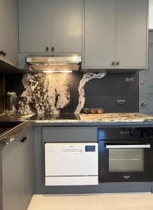 Peaceful Cozy Apt with Stunning View&Full Kitchen