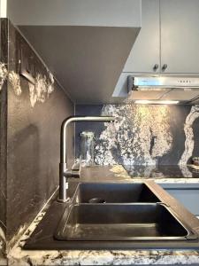 Peaceful Cozy Apt with Stunning View&Full Kitchen