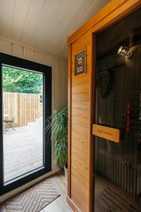 Le Chalet de lOurs, jacuzzi and private sauna