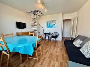 Appartements Quiberon - 2 Pieces + Mezzanine avec 2 Balcons, Parking, Pres de la Mer - FR-1-478-125 : photos des chambres