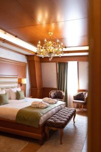 Hotel London 1889 & Casino