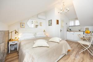 Apartments and Rooms Petra