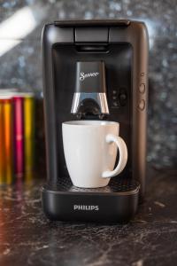 Special ROGER F RABBIT 4 Apartment, Roche Towers, 10-STAR