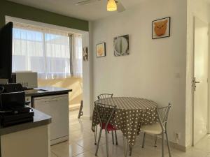 Appartements Appartement T2 Lumineux a Balaruc-les-Bains, Proche Thermes, Parking, Wifi, 2 Etoiles - FR-1-553-130 : photos des chambres