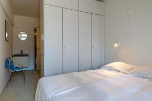 Unique 2-bedroom apartment with direct sea view T36