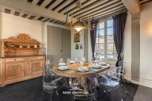 La Demeure du Clocher 4 AC On the Port & Place Sainte-Catherine 8 g