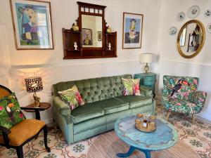 Central Boutique Apartment Near Valletta with Cafeteria Just Next Door - Perfect for Couples Wanting to Discover Malta - Bus Stops Just Outside