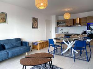 Appartements Appartement T3 moderne avec terrasse et parking securise - FR-1-553-293 : photos des chambres