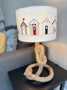 194, Belle Aire, Hemsby - Two bed recently renovated chalet, sleeps 4, pet friendly, free Wi-Fi and bed linen and towels included