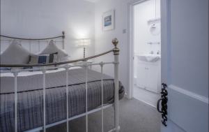 Calebs Cottage- Solva harbour