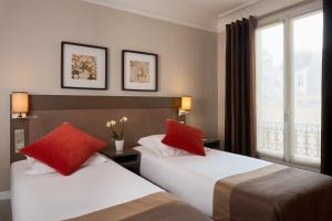 Chambre Supérieure Twin sur cour room in Régence Etoile