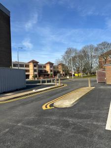 1 bed Roomy Station House Apartments - Free Wifi, Parking & EV