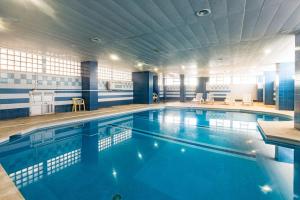 2 Bed-Sleeps 4-Vilamoura Beach-Pool-Spa-Balcony