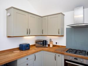 Pass the Keys Stylish 2 Bed Flat near Beach M5