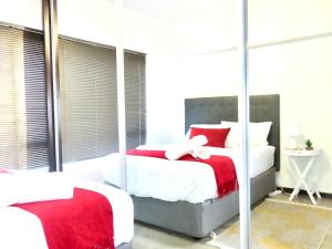 Sunset View Apartment With Spacious Balcony