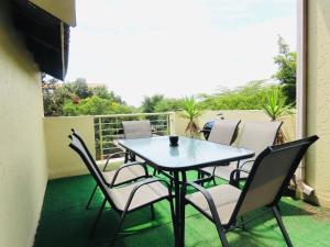 Sunset View Apartment With Spacious Balcony