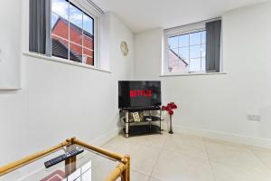 Bloom Court -Sleeps 6-Free Parking with Workspace & High-Speed WiFi