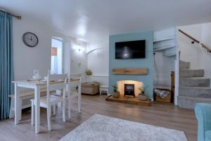 Crossways Cottage by Winterton Cottages