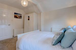 Crossways Cottage by Winterton Cottages