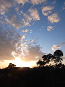 Villa au coucher de soleil inoubliable sur les collines