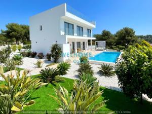 VALENTINA villa de lujo con piscina