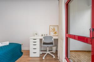 HostWise - Elegant & Stylish Flat w Balcony