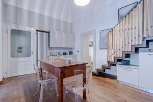 Casa-Galleria dArte live a stay of author