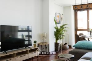 MyHouseSpain - Playa de poniente, con vistas al mar y parking gratuito