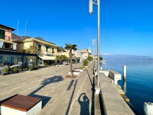 D1MORA Riva Serena - on the Gardone lake promenade