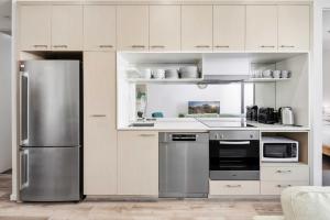 Stylish 2-Bed Apartment Near MCG